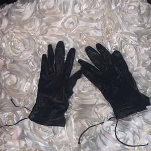 Nine West size L fits more like M kid leather gloves good cond
